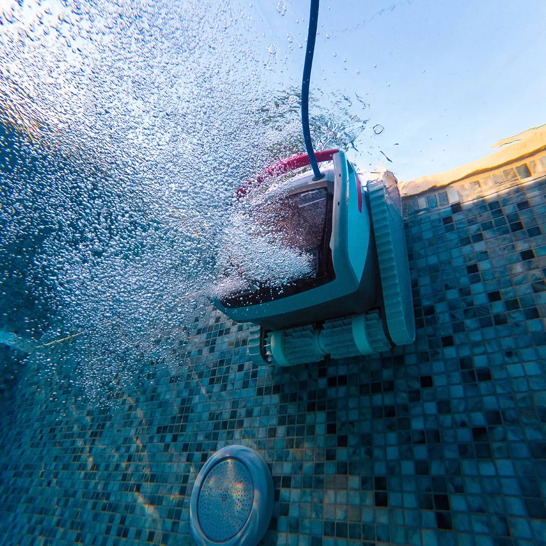 ACTIVE X5.5 Limpiafondos en Funcionamiento